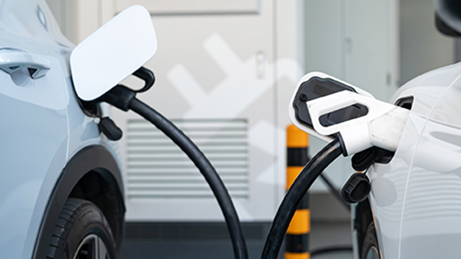 Electric Cars vs Gas Cars: Which Offers the Best Value?